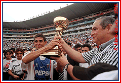 Levantando una copa ms en los '90s